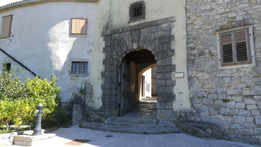Apartment Field Buzet