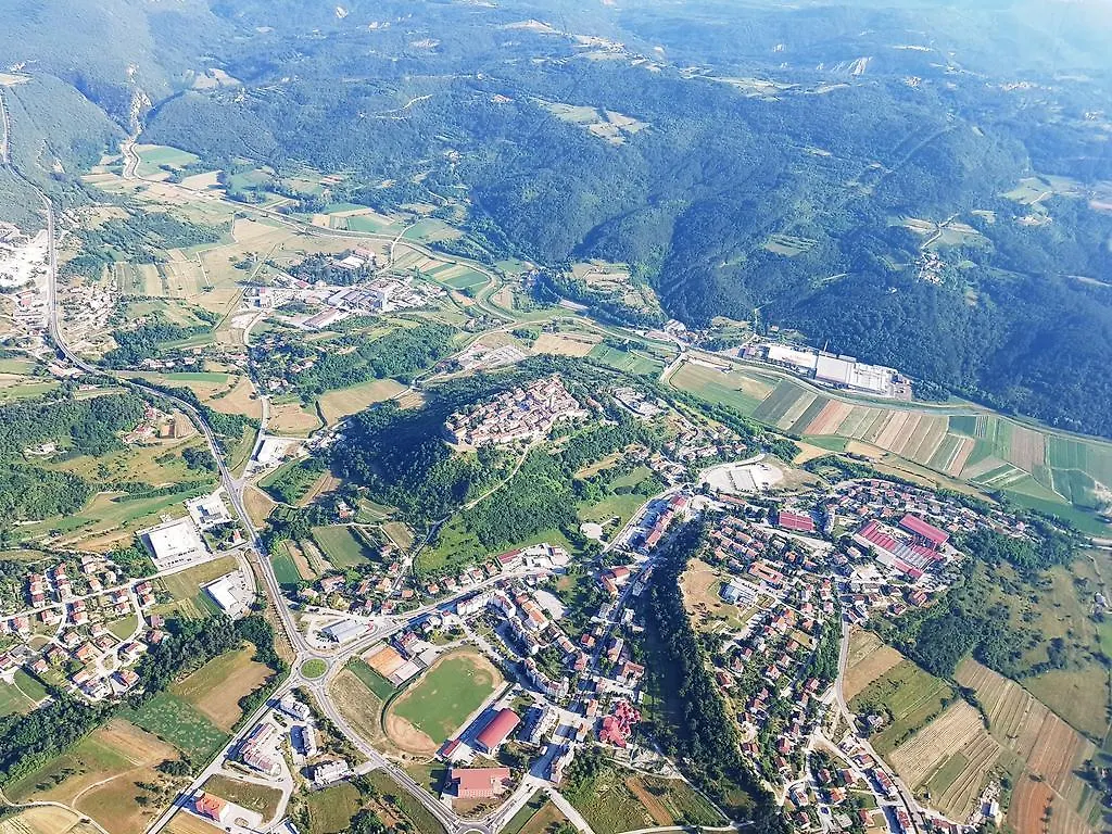 Apartment Field Buzet