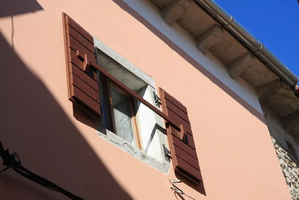 Apartment Field Buzet 0*,  Croatia